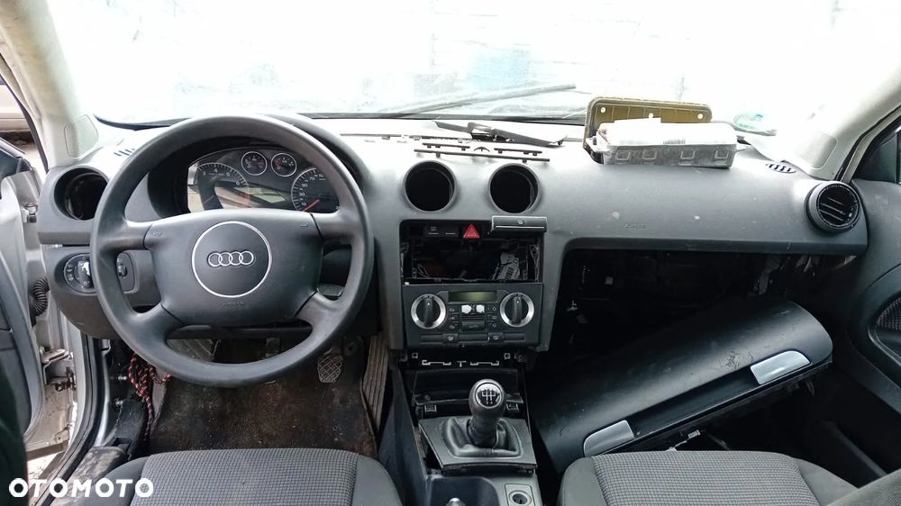 Tylko Części AUDI A3 8P 1.6 8V BGU 102KM 75kW HB 3D 03r-05r lakier LY7W - 9