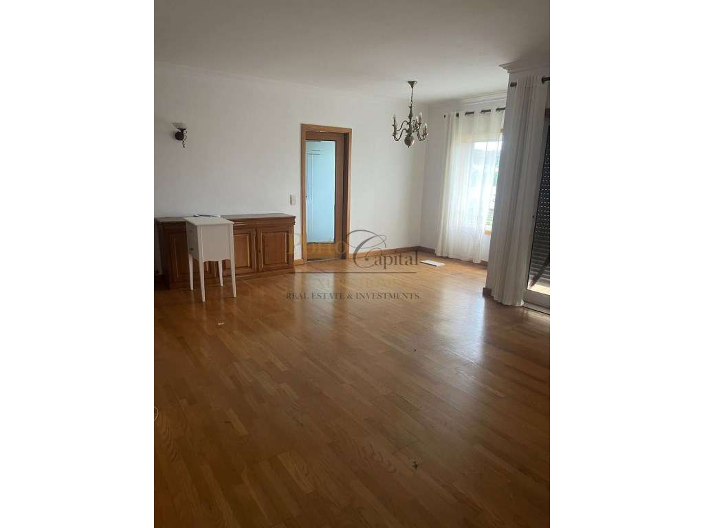 EXCELENTE APARTAMENTO T3 E COM LUGAR DE GARAGEM EM ALFENA PARA ARRE... - Grande imagem: 2/21