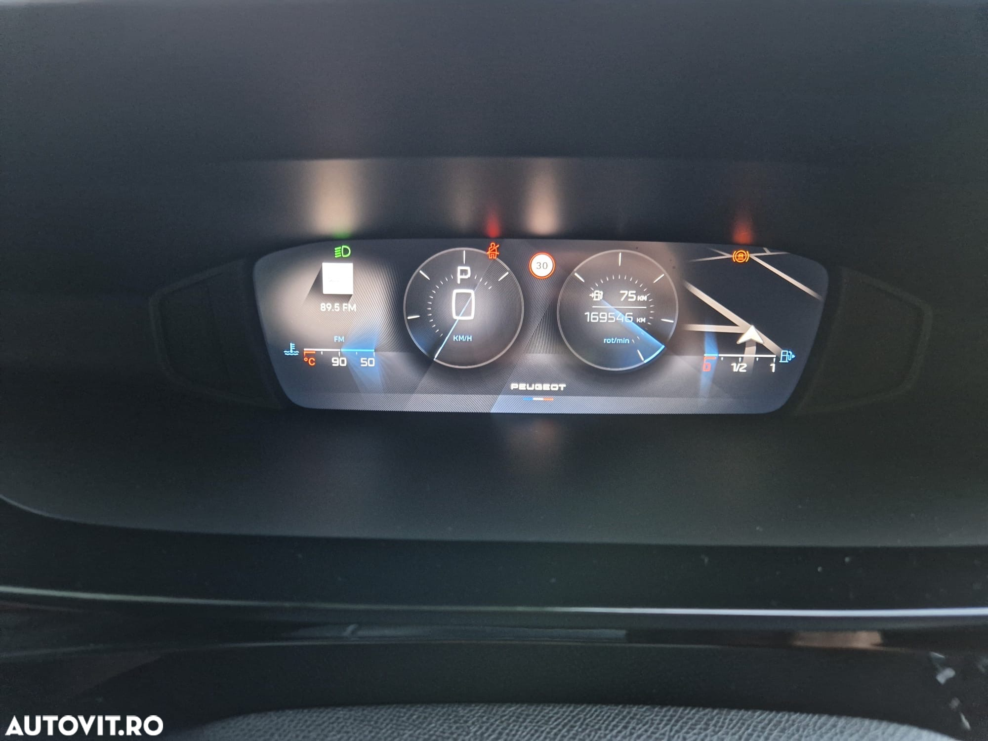 Peugeot 308 1.2 L PureTech Turbo S&S EAT8 Allure Pack - 23