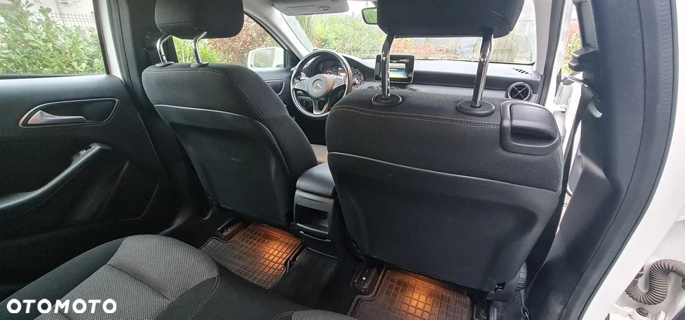 Mercedes-Benz GLA 180 7G-DCT - 8