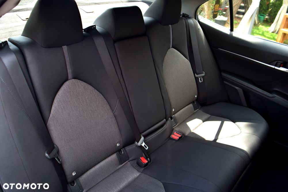 Toyota Camry 2.5 Hybrid Comfort CVT - 24