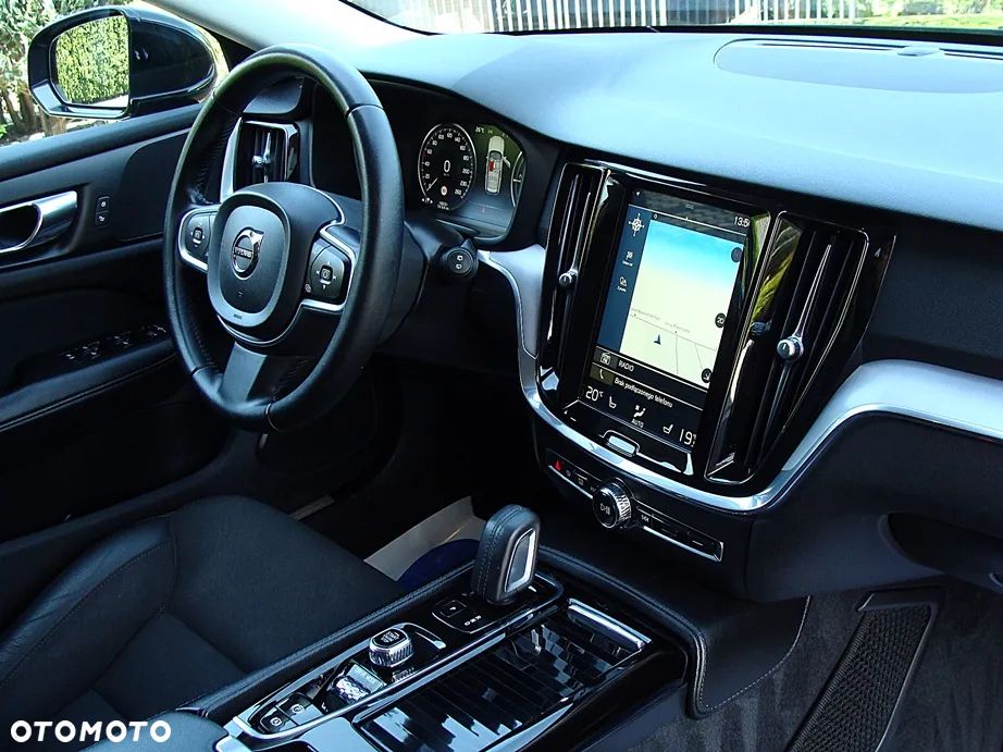 Volvo V60 T6 AWD Recharge Plus Dark - 11