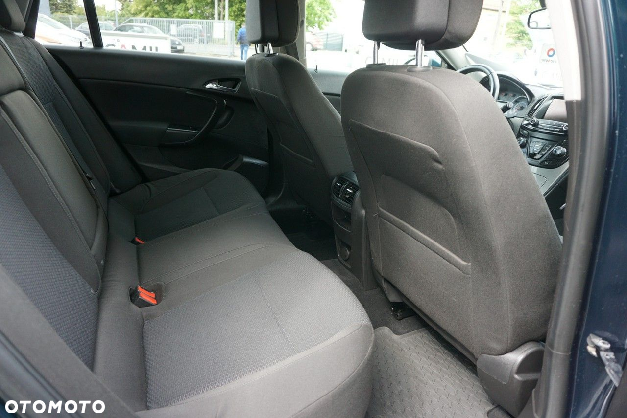 Opel Insignia - 25