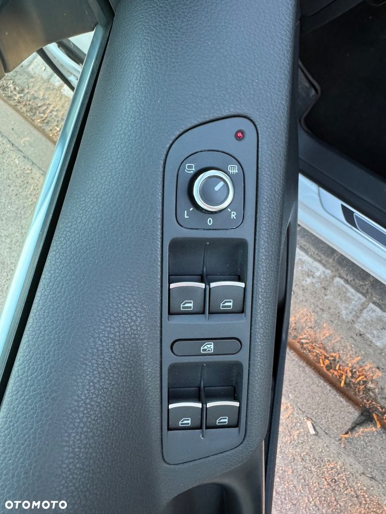 Volkswagen Tiguan 2.0 TDI DPF BlueMotion Technology Lounge Sport & Style - 11
