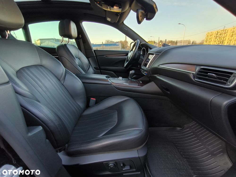 Maserati Levante Q4 Executive - 32