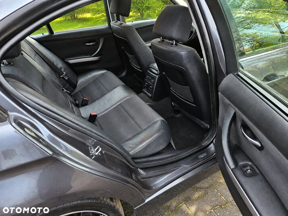 BMW Seria 3 320i Edition Exclusive - 13