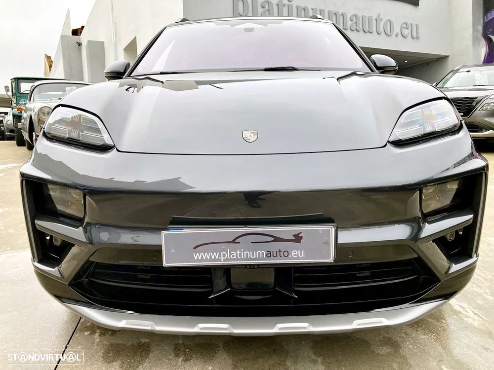 Porsche Macan Electric Turbo - 57