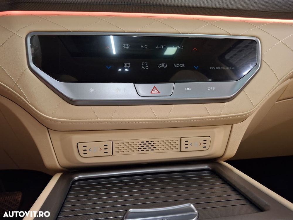 KG Mobility Rexton - 12