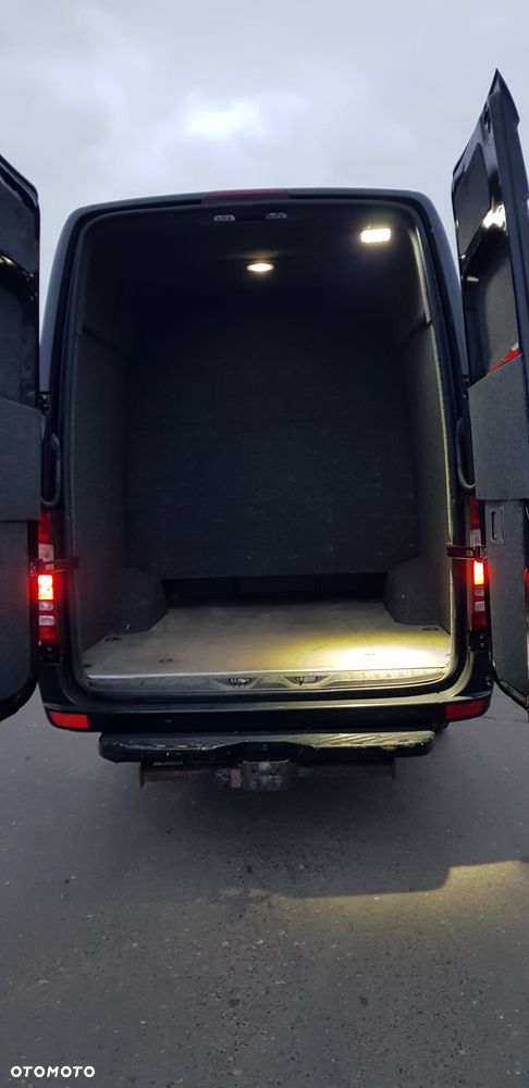Mercedes-Benz Sprinter - 12