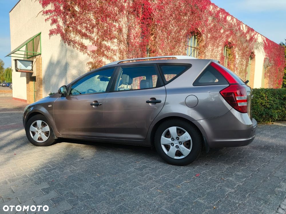 Kia Ceed - 14
