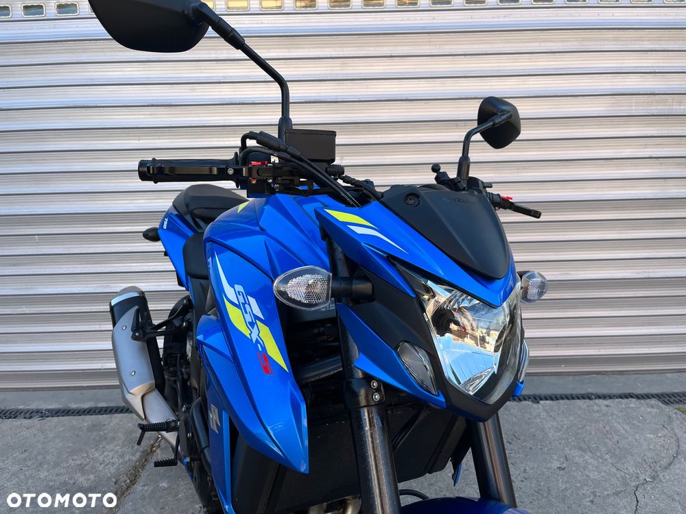 Suzuki GSX - 18