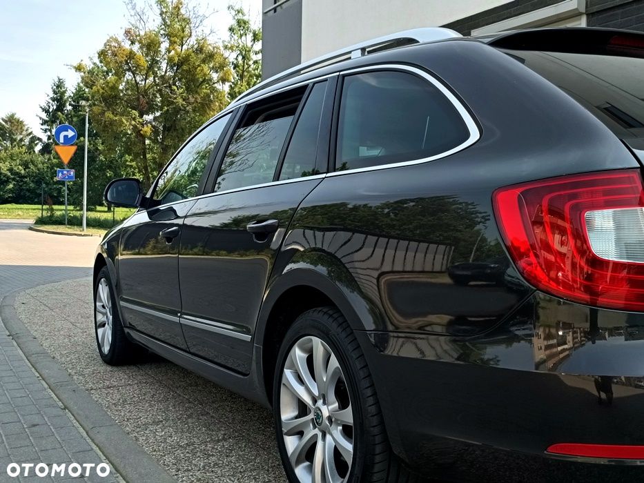 Skoda Superb 2.0 TDI DSG Exclusive - 17