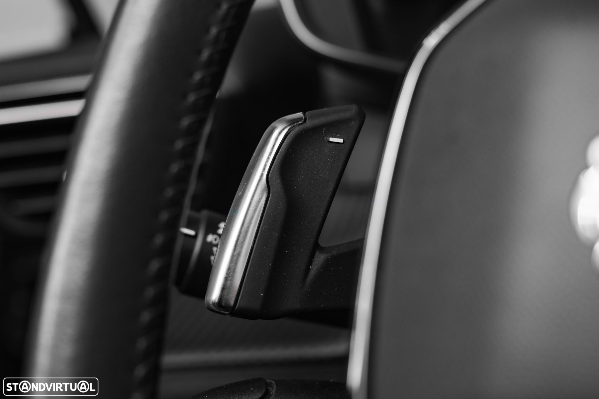 Peugeot 2008 1.2 PureTech Allure EAT8 - 11