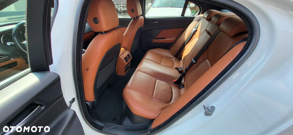 Jaguar XE 2.0 D Prestige - 20