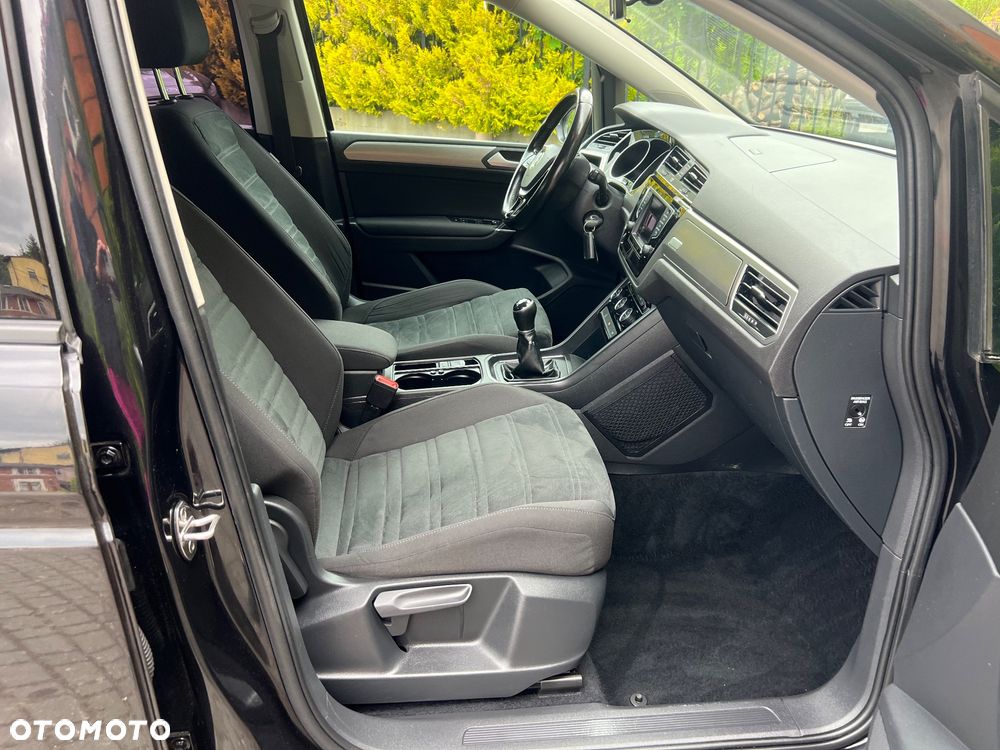 Volkswagen Touran - 17