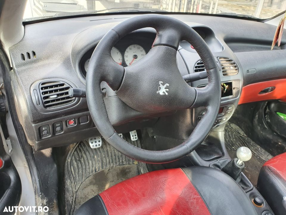 Dezmembrari  Peugeot 206  1998  > 0000 1.6 Benzina - 3