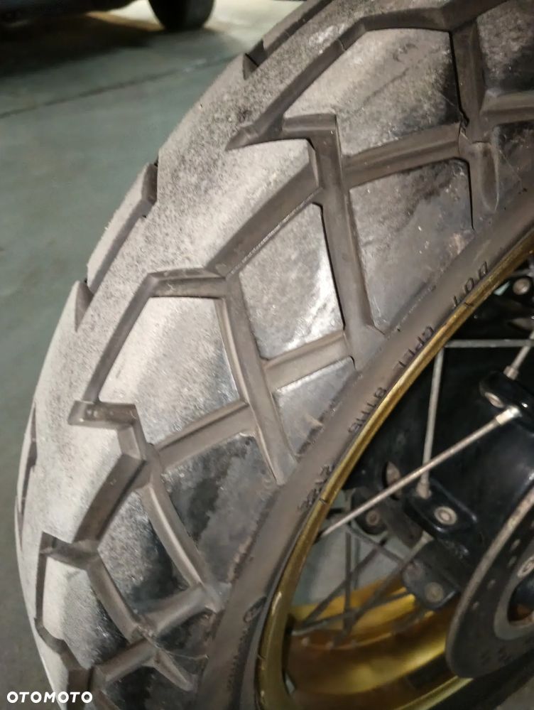 Suzuki V-STROM - 10