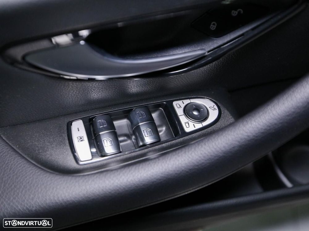 Mercedes-Benz E 300 de Avantgarde 4Matic - 11