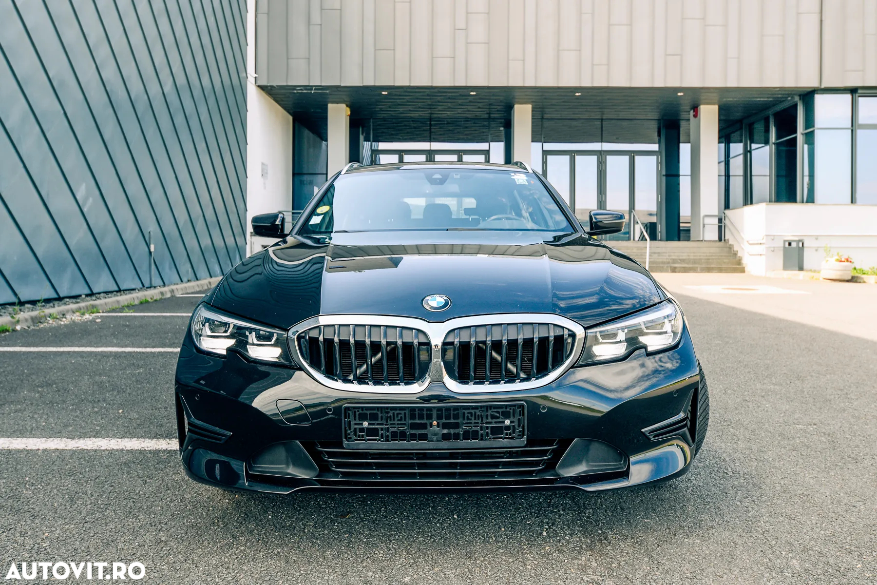 BMW Seria 3 318d Touring Aut. - 9