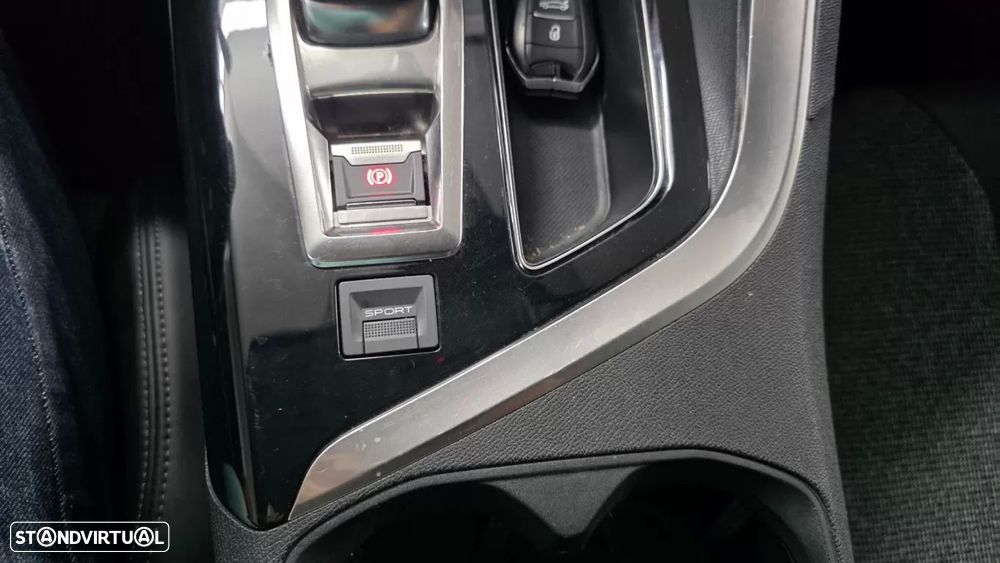 Peugeot 3008 1.2 PureTech Allure EAT6 - 13