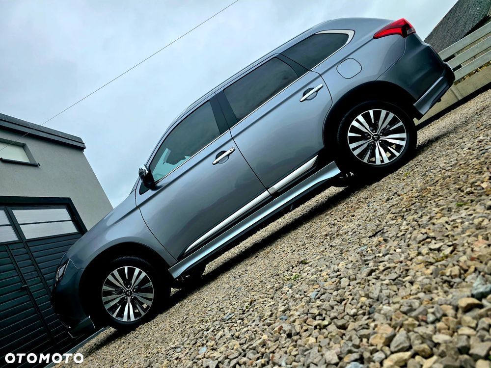 Mitsubishi Outlander 2.0 Instyle + 4WD CVT - 35