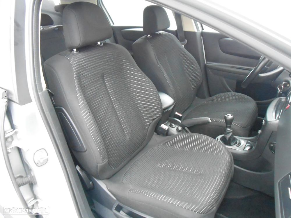 Citroën C4 1.6 HDi 110 Exclusive - 26