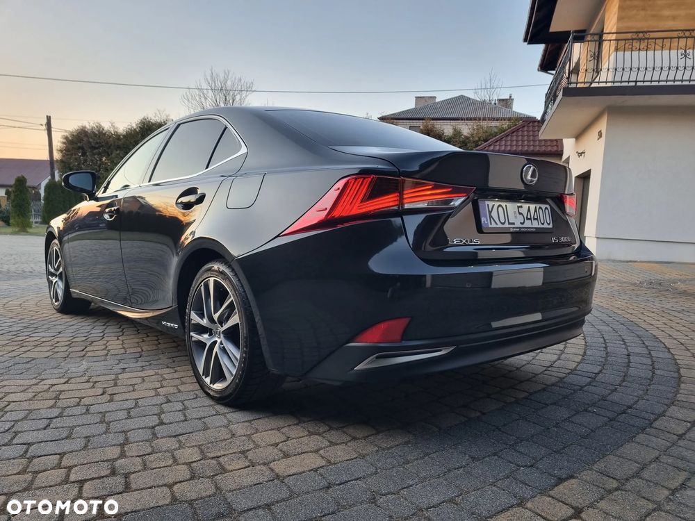 Lexus IS Business Edition - 4