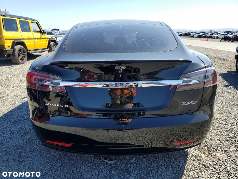 Tesla Model S - 3