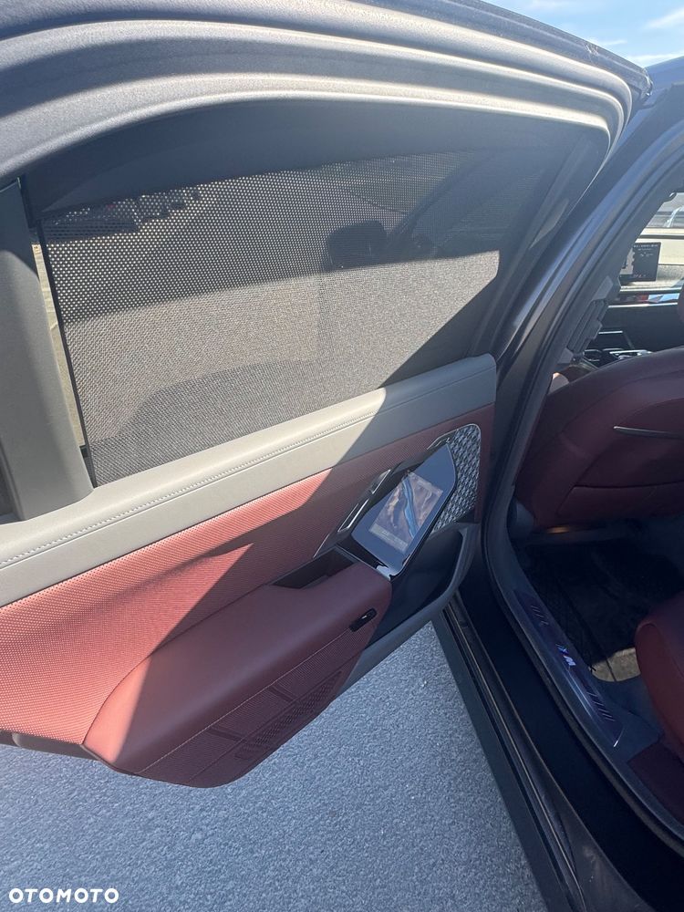 BMW Seria 7 740d xDrive mHEV Nero Lusso Edition sport - 24