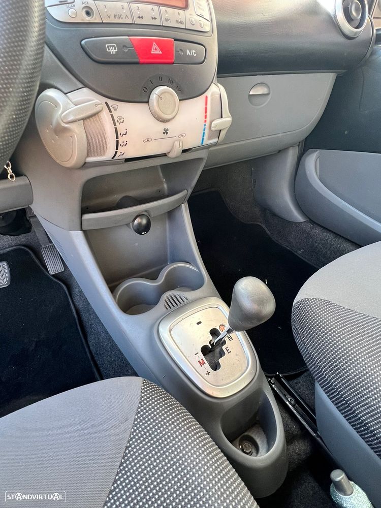 Peugeot 107 1.0 Trendy 2 Tronic - 4