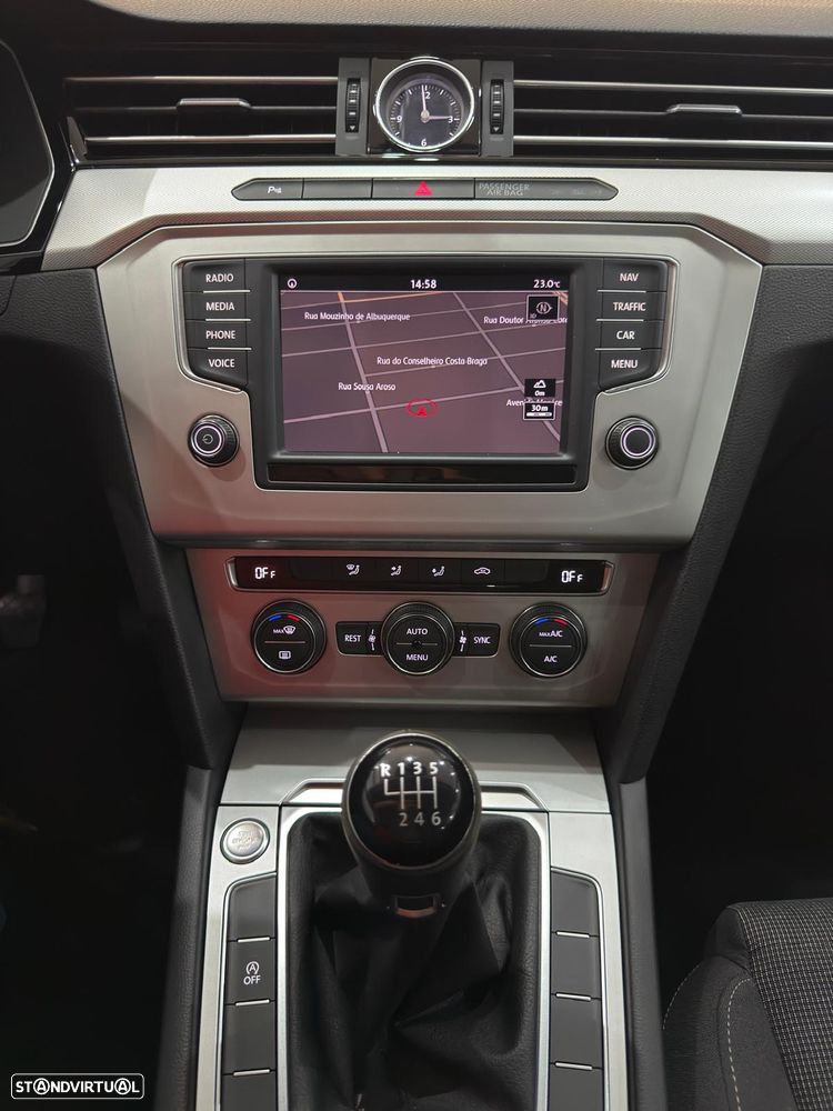 VW Passat Variant 1.6 TDI BlueMotion - 28
