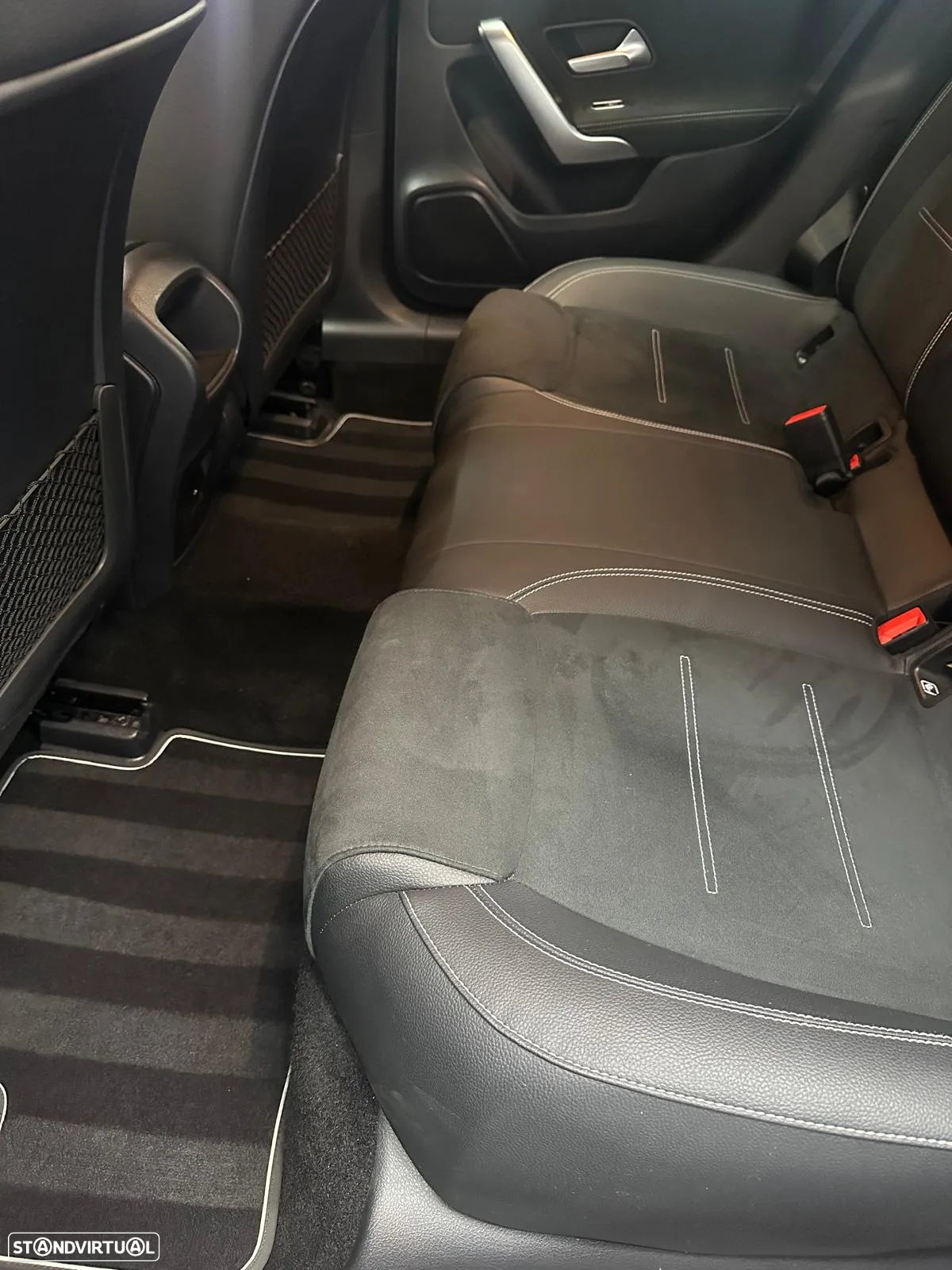 Mercedes-Benz A 250 Limousine e AMG Line - 4