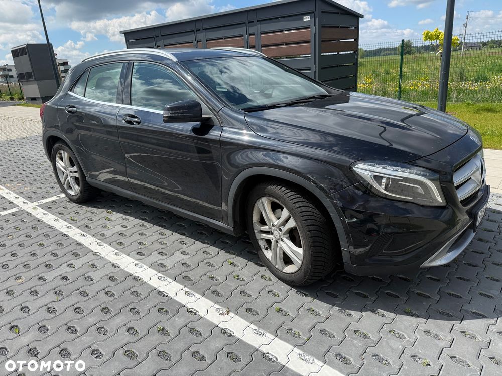 Mercedes-Benz GLA - 4