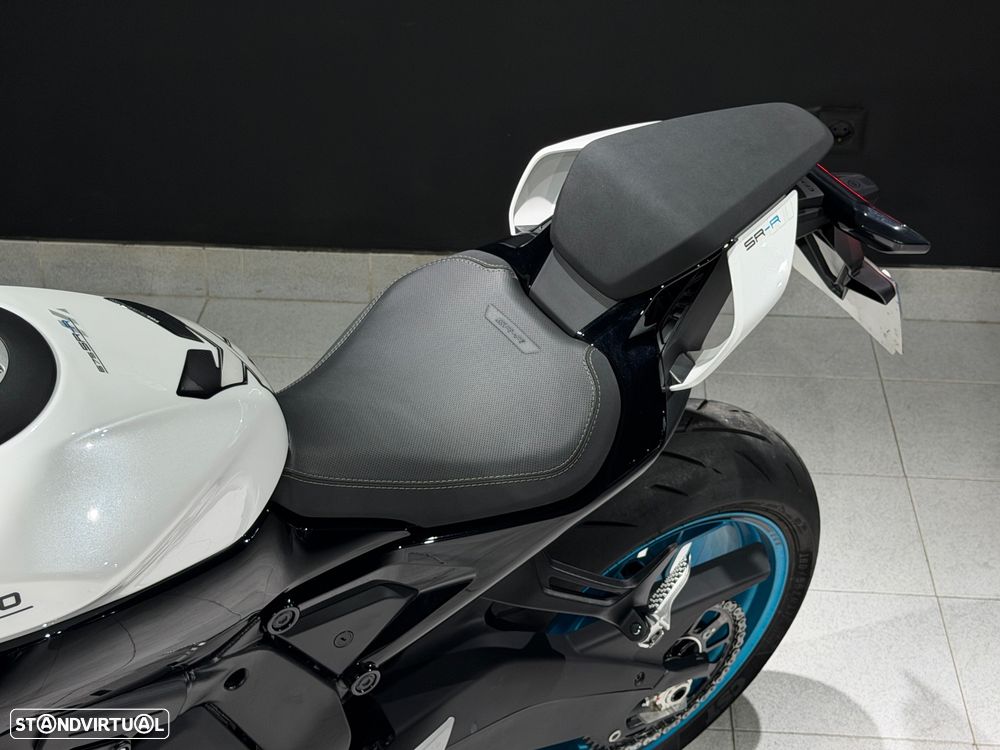 CF Moto 675SR-R - 12