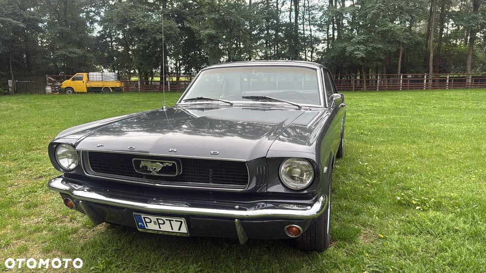Ford Mustang - 4