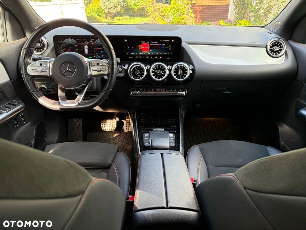 Mercedes-Benz GLA - 12