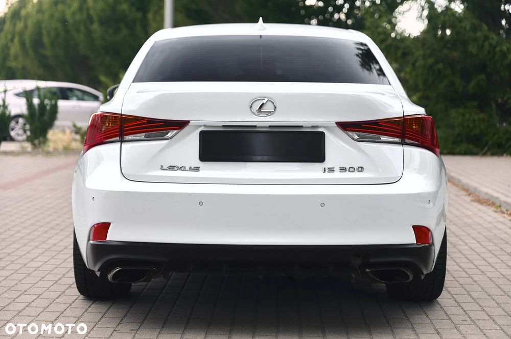 Lexus IS 200t / 300 F Sport - 10