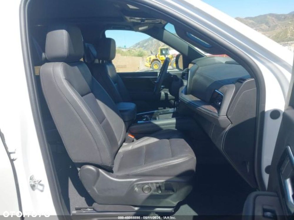 Chevrolet Suburban - 10