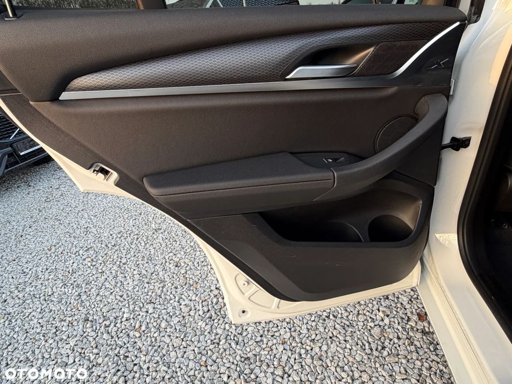 BMW X3 - 32