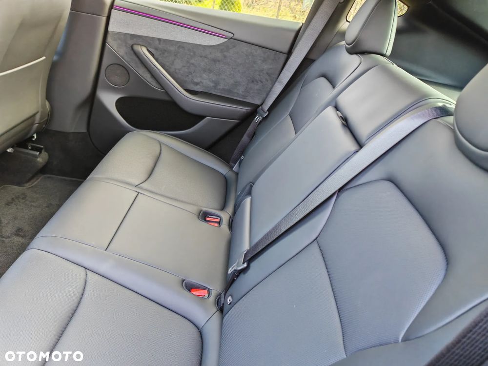 Tesla Model Y - 17