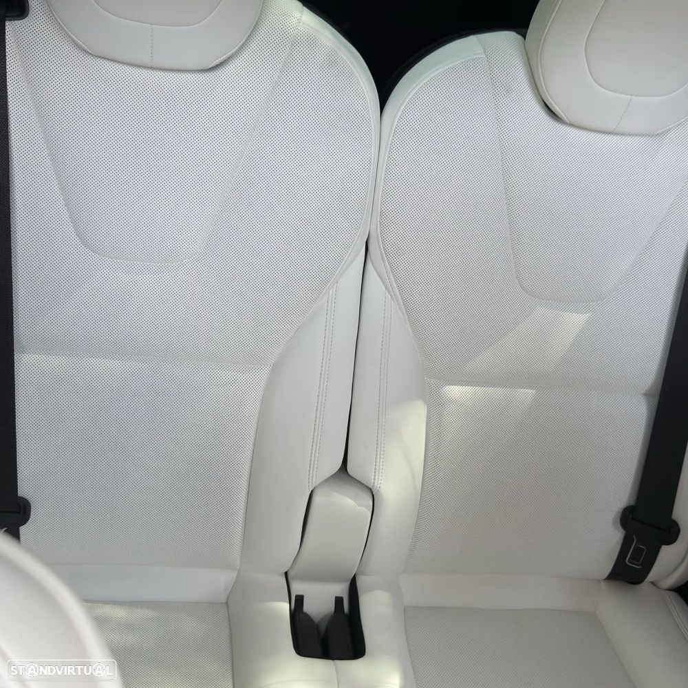 Tesla Model X Plaid AWD - 24