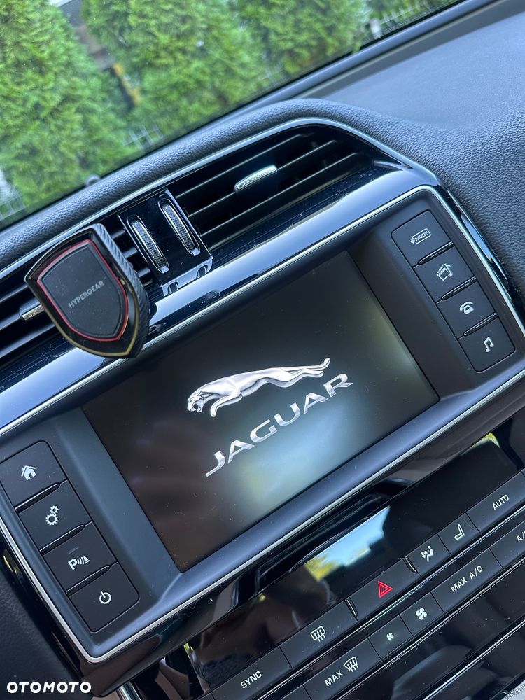 Jaguar XE 2.0 T Prestige - 13