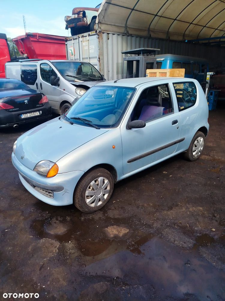 Fiat Seicento na części. - 3