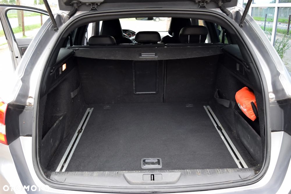 Peugeot 308 1.6 e-THP GT S&S - 9
