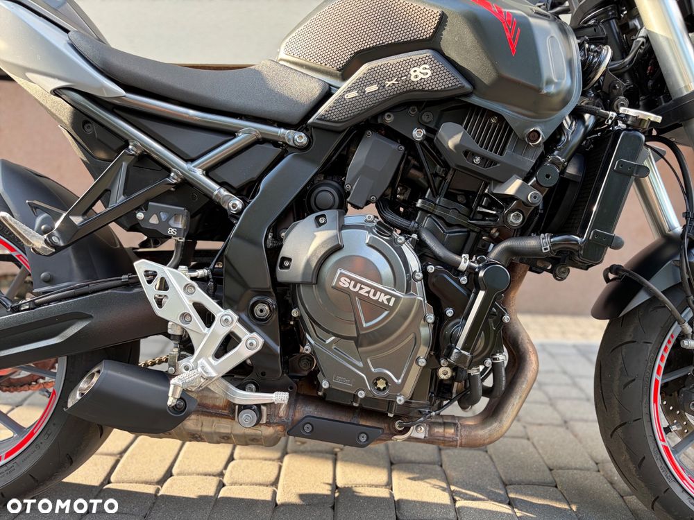Suzuki GSX - 8