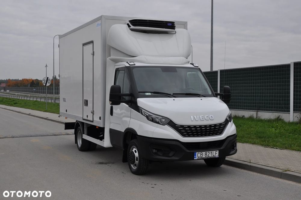 Iveco DAILY AUTOMAT CHŁODNIA MROŹNIA IZOTERMA CARRIER HI-MATIC NA BLIŹNIAKU KRAJOWE BEZWYPADKOWE ZASILANIE ZEWNETRZNE 230 V - 3