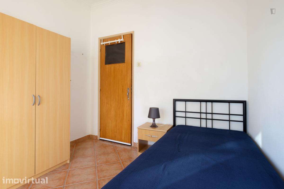 Quarto - localizado em Arregaça Coimbra - Grande imagem: 5/21