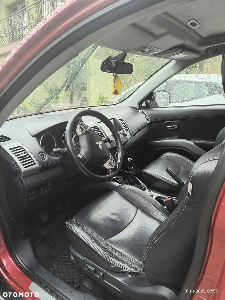Mitsubishi Outlander - 12