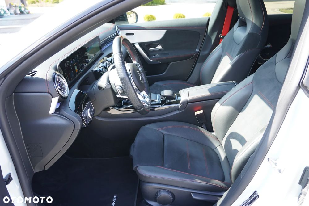 Mercedes-Benz CLA AMG 35 4Matic B AMG Speedshift 7G-DCT - 18