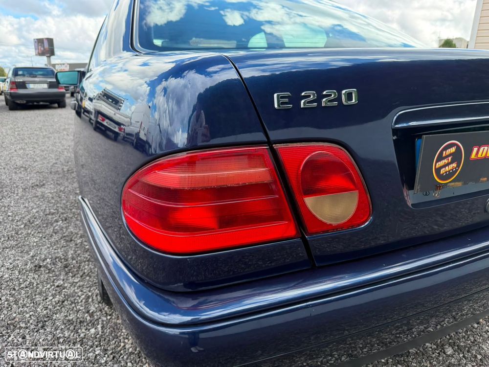 Mercedes-Benz E 220 D Classic - 19